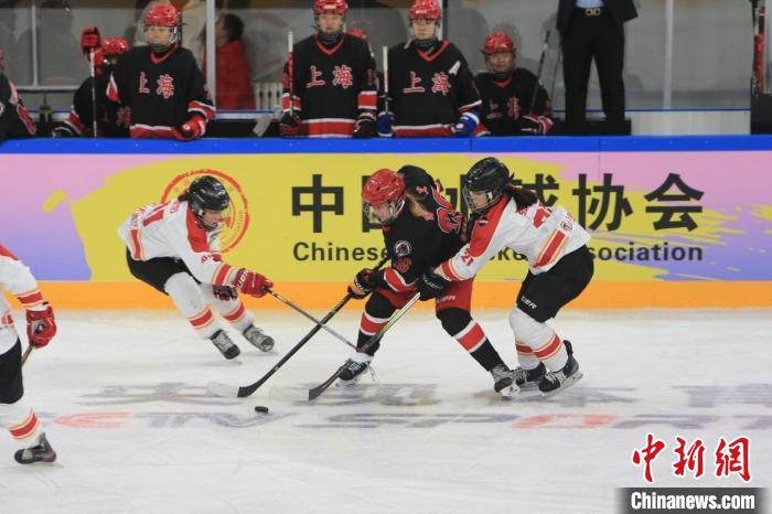 哈尔滨体育学院承办的2024-2025赛季中国女子冰球
