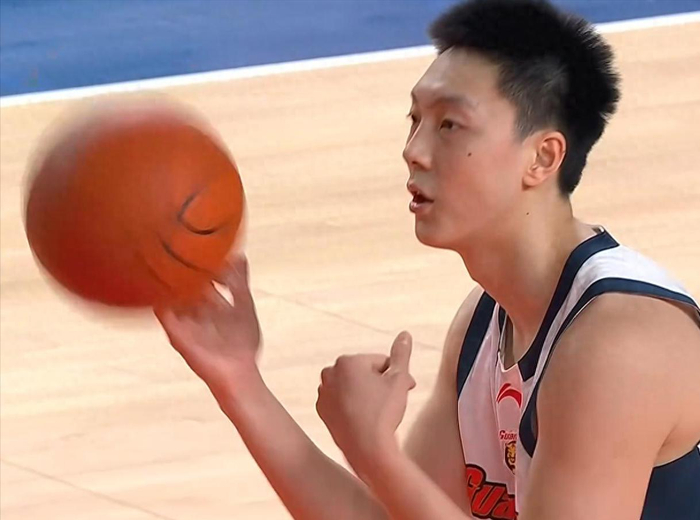 广东男篮三连败陷困境 杜锋战术失误致惨败