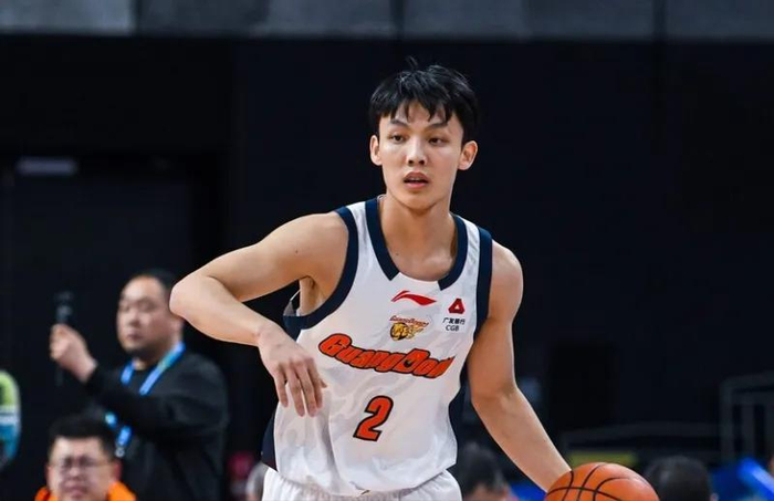 广东男篮三连败陷困境 杜锋战术失误致惨败