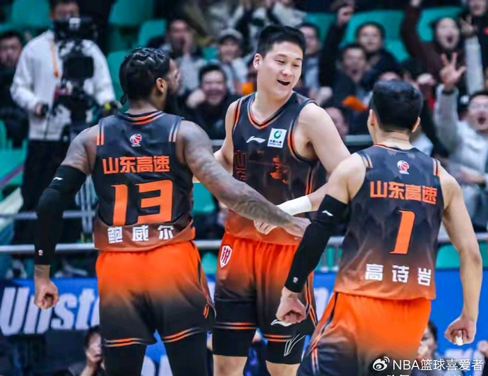克里斯伤退王征三分雨助山东男篮逆转天津