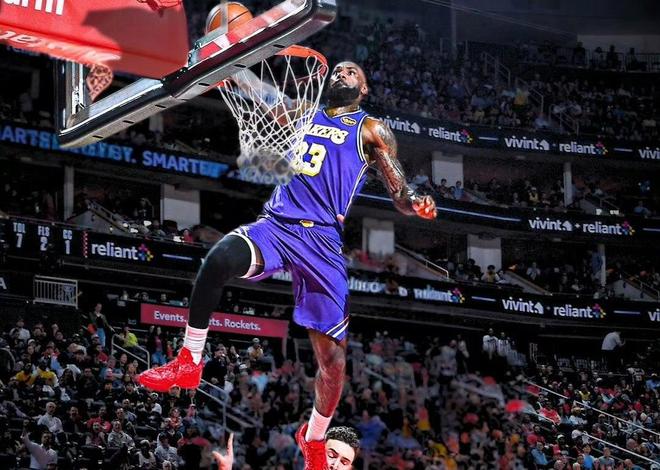 湖人双杀火箭豪取7连胜 东契奇詹姆斯联手轰70