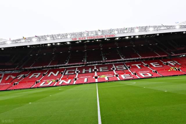 曼联拆除球迷看台引争议 老球迷坚守80年遭清退