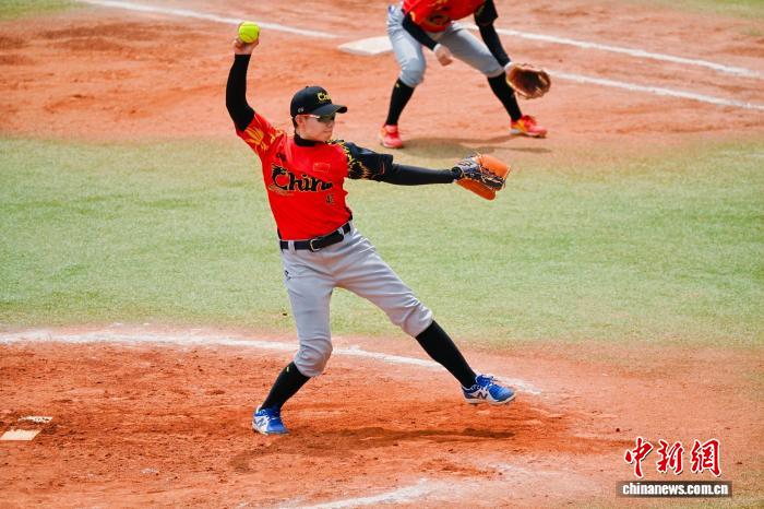 结束循环赛后中国女子垒球队以8胜1负锁定决赛席