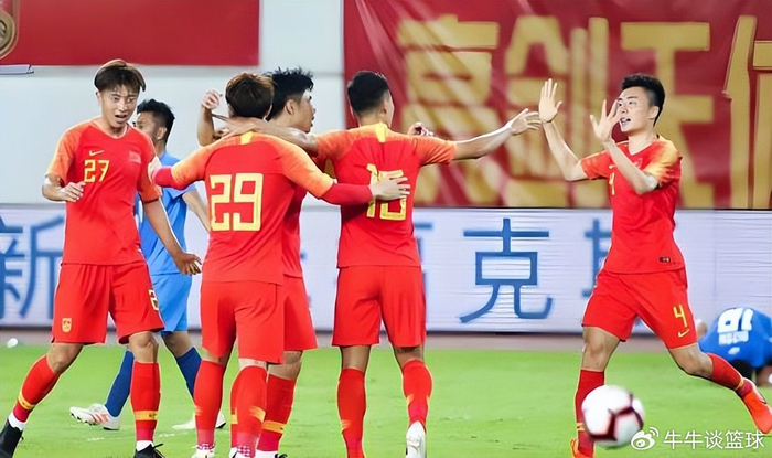邵佳一率国足爆冷击败日本队 青岛西海岸本土球